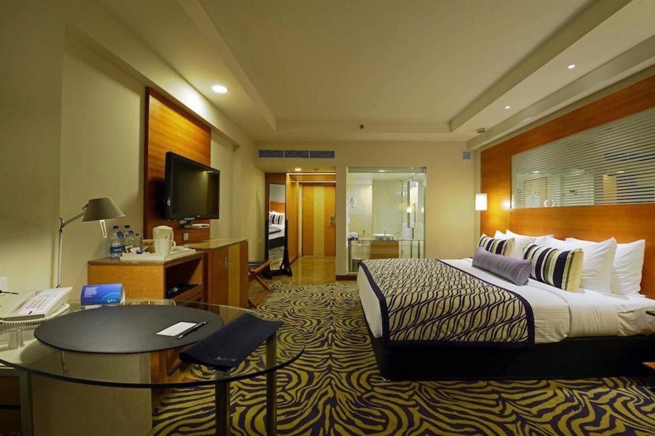 Radisson Blu Hotel Ahmedabad Luaran gambar Deluxe Room