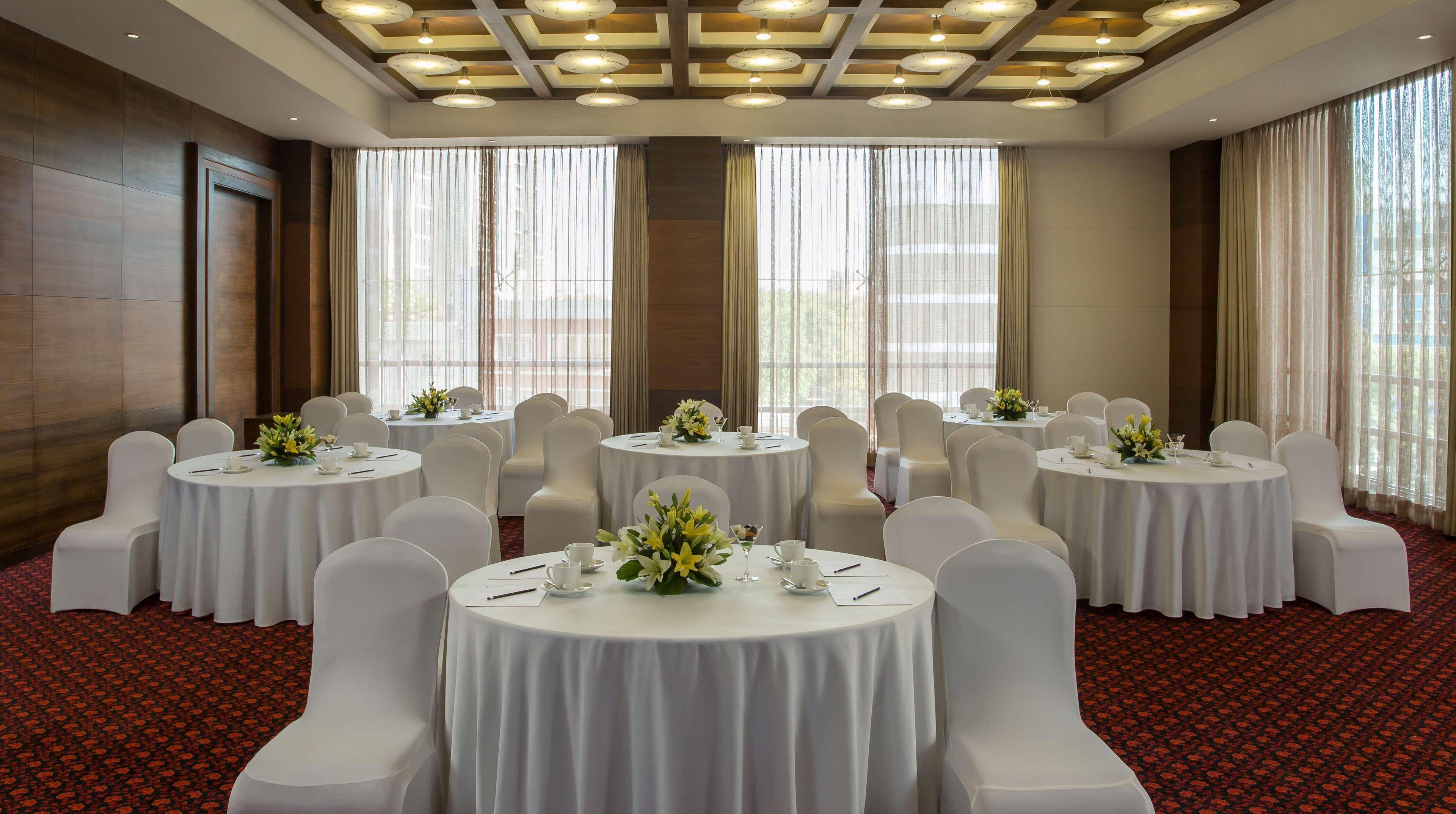 Radisson Blu Hotel Ahmedabad Luaran gambar The Royal