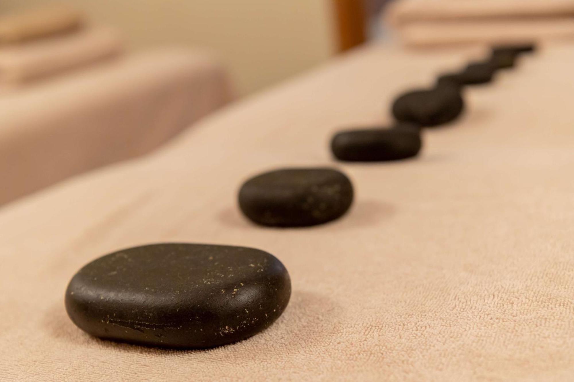 Radisson Blu Hotel Ahmedabad Luaran gambar Hot stone massage