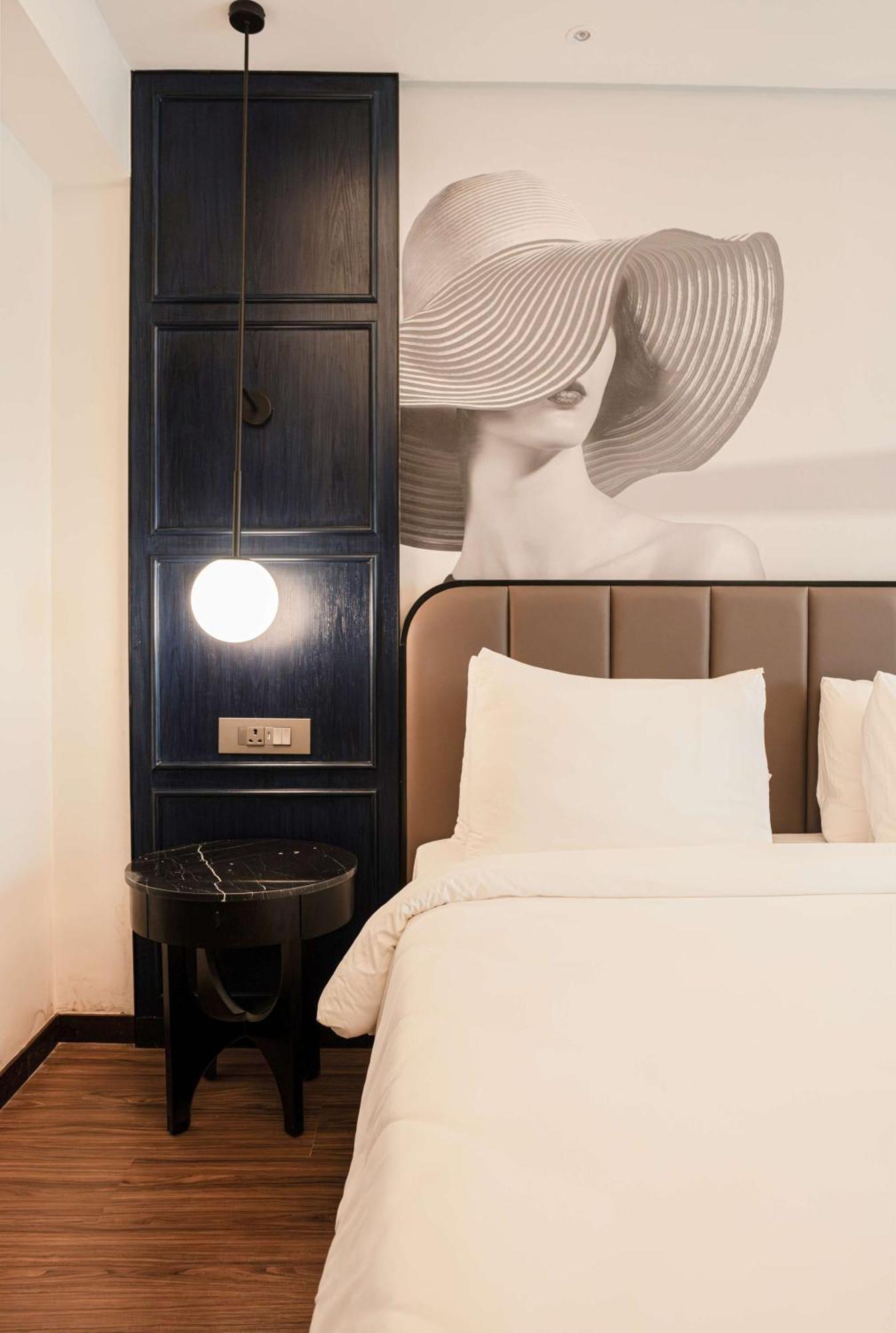 Radisson Blu Hotel Ahmedabad Luaran gambar A room at the hotel