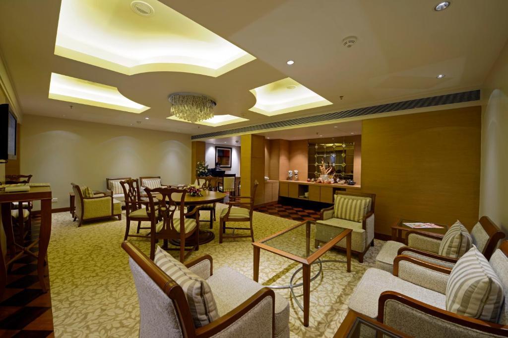 Radisson Blu Hotel Ahmedabad Luaran gambar The Imperial Suite