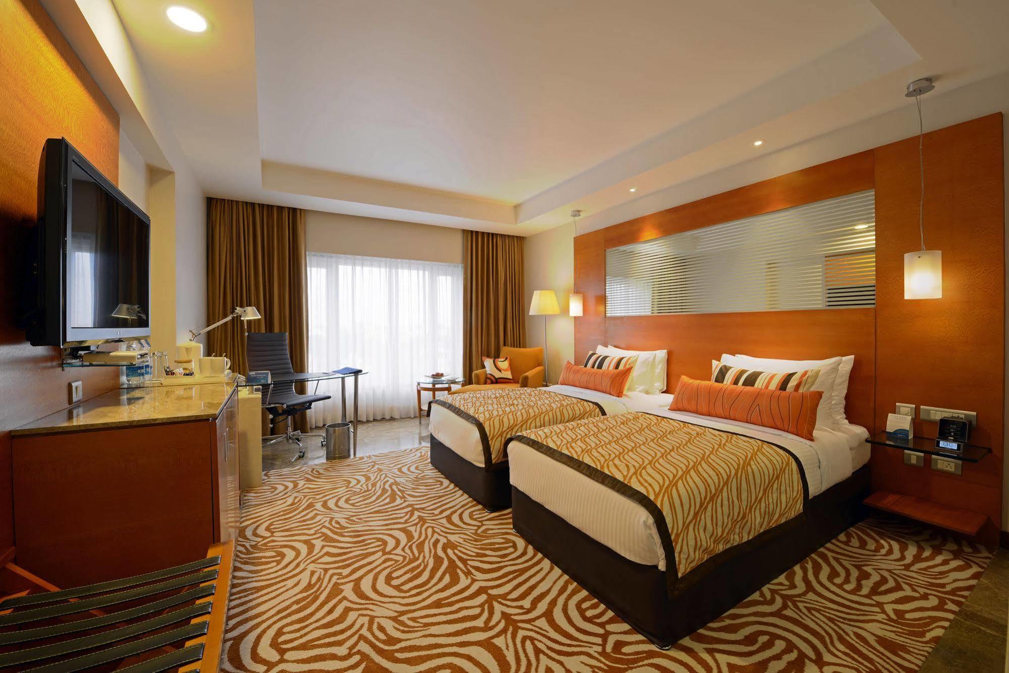 Radisson Blu Hotel Ahmedabad Luaran gambar Deluxe room
